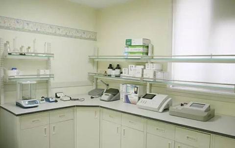 學(xué)習(xí)食品安全檢測室